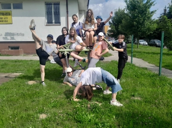 6 b
