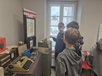 64b8104d-5a55-49eb-b852-33fbc4254aec