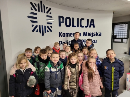 Elfy i Jagódki z wizytą w Komendzie Miejskiej Policji w Płocku 