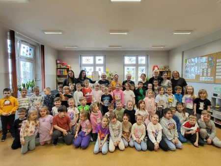 Wizyta wyjątkowych gości w Oddziale Przedszkolnym z okazji Międzynarodowego Dnia Teatru