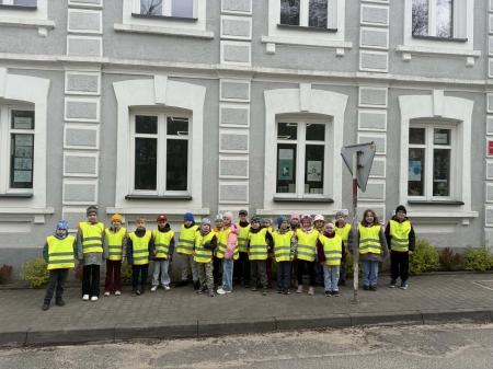 Dzieci z oddziału przedszkolnego z wizytą w Miejsko-Gminnej Bibliotece