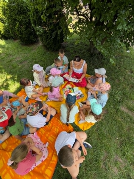 Międzynarodowa akcja „Czytanie na Polanie” w naszym Oddziale Przedszkolnym #czytanienapola